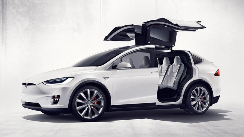 Компания Tesla официально представила первый кроссовер в своей истории – Model X.
